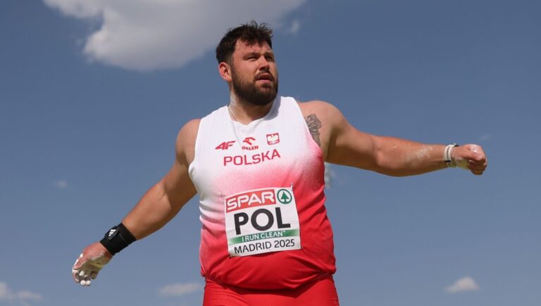 Konrad Bukowiecki podczas pchnięcia kulą